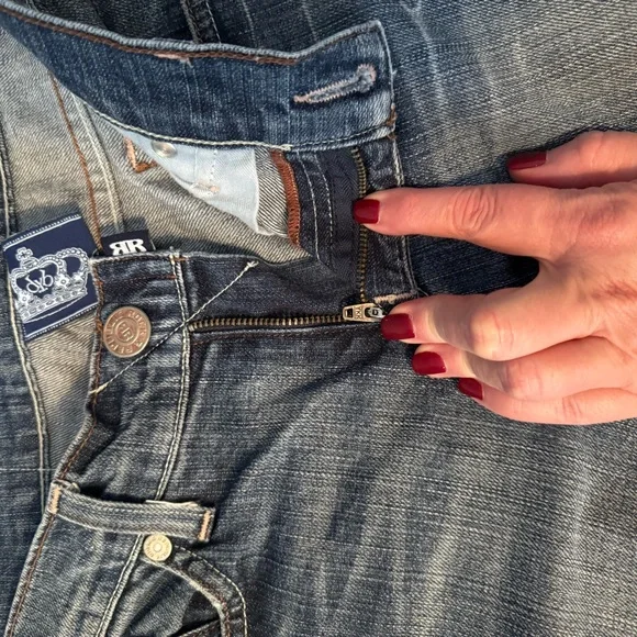 ✨SALE✨Victoria Beckham Faded Cropped Jeans - sz 29 - Picture 5 of 7